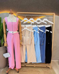 Conjunto Marrant Cropped e Calça moderno e estiloso- ideal para quem busca praticidade sem abrir mão da elegância