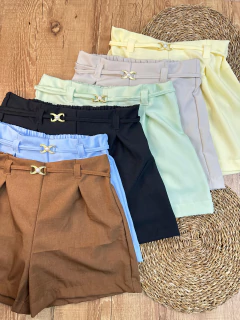 Short Alfaiataria Feminino com Detalhe Metálico- Elegância e Conforto