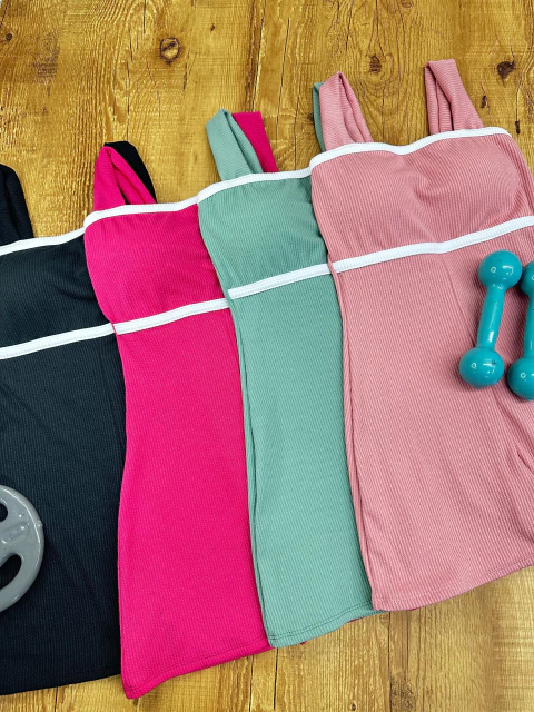 Macaquinho Canelado com Alças Largas e Detalhes Contrastantes ✨