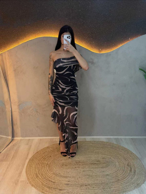 Vestido de Tule com Forro e Babados ✨