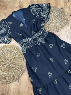 VESTIDO LONGO EM POLIÉSTER - Feminilidade e Conforto em uma só Peça - Baratão Confecções