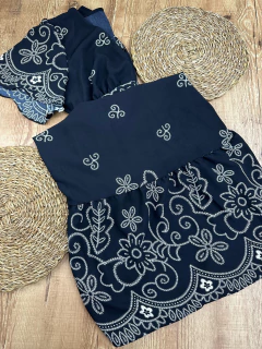 VESTIDO LONGO EM POLIÉSTER - Feminilidade e Conforto em uma só Peça - loja online