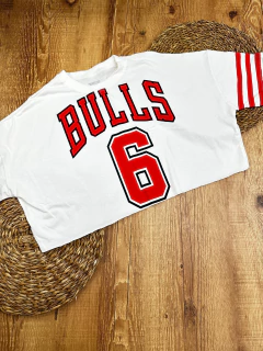 Cropped Over Bulls na internet