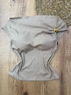 Blusa Canelada Ombro a Ombro com Detalhe Dourado – Elegância e Estilo em Cada Detalhe ✨ - comprar online