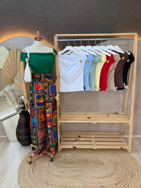 Blusa Canelada Ombro a Ombro com Detalhe Dourado – Elegância e Estilo em Cada Detalhe ✨