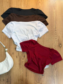 Cropped Feminino em Poliéster com Elastano – Moderno, Confortável e Cheio de Estilo!