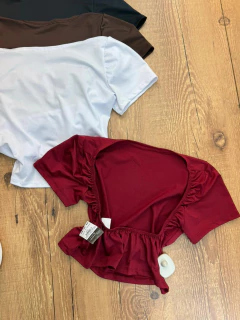 Cropped Feminino em Poliéster com Elastano – Moderno, Confortável e Cheio de Estilo! - comprar online