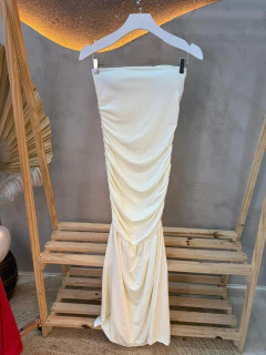 Vestido Longo Tomara que Caia em Suplex com Bojo – Elegância Justa e Confortável  - Baratão Confecções