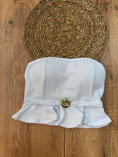 Cropped Canelado com Babado e Detalhe Dourado – Delicadeza e Estilo em Uma Só Peça! ✨ - Baratão Confecções