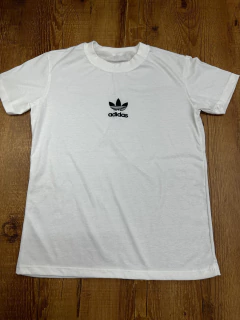 Blusa T-Shirt de Algodão com Bordado Frontal Adidas – Tamanho Único - comprar online