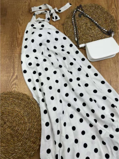 Vestido Longo de Poá com Bojo e Amarração no Pescoço – Charme, Conforto e Estilo em Uma Só Peça na internet