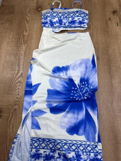 Vestido Midi Suplex com Recorte Lateral e Mini Fenda na internet