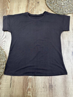 Imagem do Blusa Feminina Lisa em Viscose com Elastano - Básica, Confortável e Versátil ?