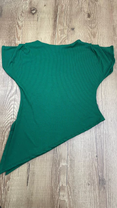 Blusa Canelada Assimétrica em Poliéster com Elastano - comprar online