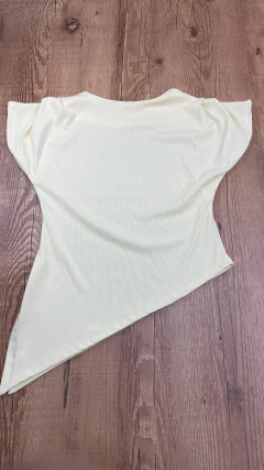 Imagem do Blusa Canelada Assimétrica em Poliéster com Elastano