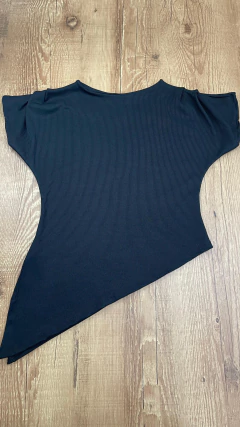 Blusa Canelada Assimétrica em Poliéster com Elastano na internet