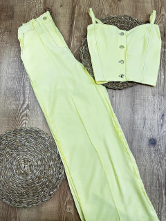 Conjunto Cropped e Calça Pantalona em Viscose com Poliéster na internet