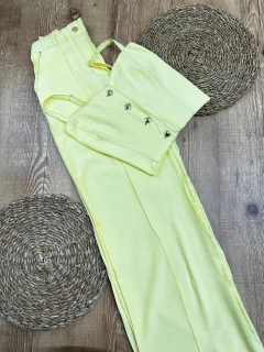 Conjunto Cropped e Calça Pantalona em Viscose com Poliéster - comprar online