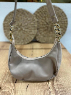 Imagem do Bolsa Feminina Hobo com Corrente Dourada