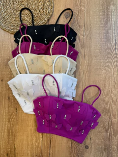 Cropped em Poliéster com Elastano e Apliques de Borboletas com Brilhos ✨ na internet