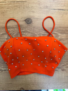 Cropped com Alças Finas e Apliques de Strass – Brilho e Estilo em uma Peça Sofisticada! ✨ - Baratão Confecções