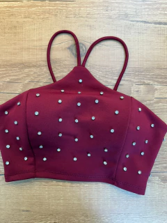 Cropped com Alças Finas Cruzadas e Aplicações de Strass ✨