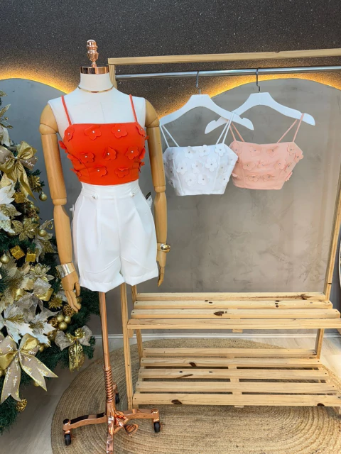Cropped Floral com Aplicações em 3D ✨