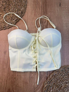 Cropped de Alfaiataria com Bojo – Detalhes Sofisticados e Modelagem Estruturada