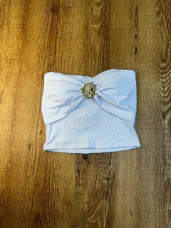 Cropped Tomara que Caia Canelado com Detalhe Dourado – Elegância Moderna e Toque de Sofisticação na internet