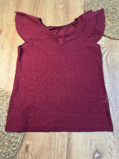 Blusa de Lese Feminina – Manga Babado e Detalhe Vazado - comprar online