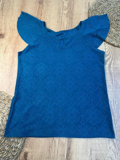 Blusa de Lese Feminina – Manga Babado e Detalhe Vazado