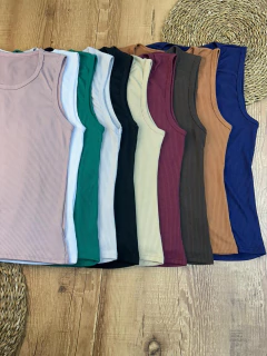 Blusa Canelada Regata em Poliéster com Elastano – Modelo Básico e Essencial