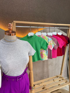 Cropped Canelado com Gola Alta – Conforto, Estilo e Caimento Perfeito - comprar online