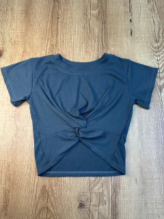 Cropped Canelado com Nó Frontal – Poliéster com Elastano