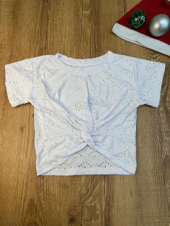 Imagem do Cropped de Lese com Nó Frontal – Delicadeza, frescor e estilo em uma única peça