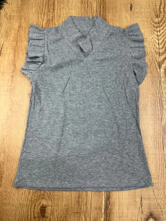 Blusa Canelada de Poliéster com Elastano – Gola Alta e Manga com Babado Estruturado