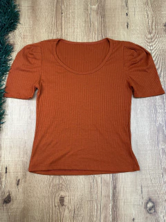 Blusa Canelada de Poliéster com Elastano – Manga Franzida e Decote Redondo na internet