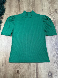 Blusa Canelada em Poliéster com Elastano – Modelagem Moderna e Toque Macio