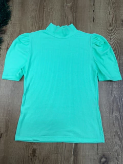 Blusa Canelada em Poliéster com Elastano – Modelagem Moderna e Toque Macio na internet