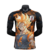 Camisa masculina do Japão com estampa de personagem de anime, predominantemente preta e laranja.