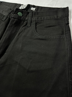 Bermuda Twill, Black Vivo en internet