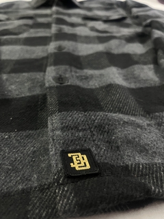 Camisaco Gris/Negro en internet