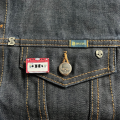 Pin “Cassette Rojo”