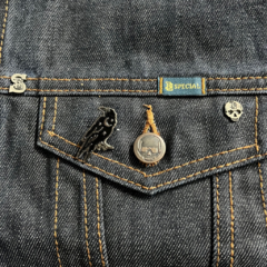 Pin “Cuervo”