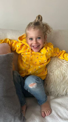 Campera frisada importada de nena FLORCITAS calidad excelente