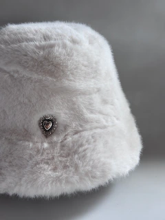 Bucket Fur Rusia White