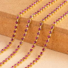 Corrente de Strass SS6.5 Rosa Escuro Dourado - 5 Metros