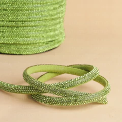 Strass Meia Cana 6mm Verde Claro com Fita Verde - 50 Metros
