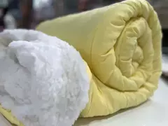 Acolchado liso con corderito 1 1/2 plazas. Vienen en bolso ! en internet