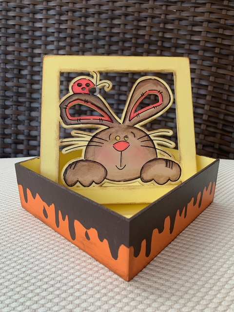 caixa 15x15 pascoa coelho pintado a mão